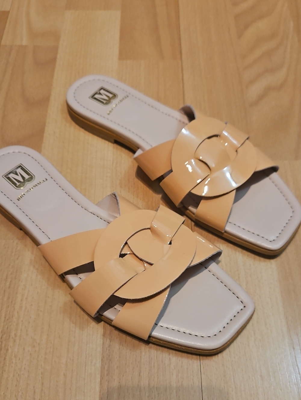 NWT Bruno Magli Alessia Nude Patent Slide Sandals Size 38.5